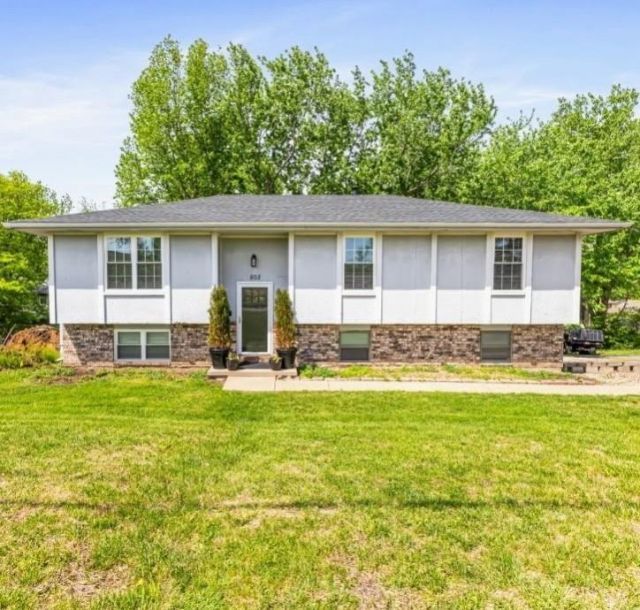 802 S Woodbine Road, Saint Joseph, MO 64507 Main Photo