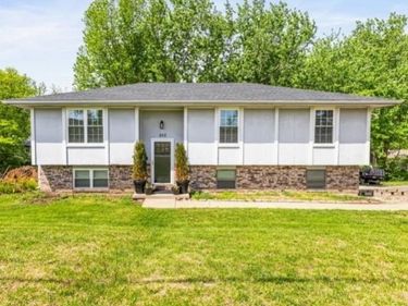 802 S Woodbine Road, St Joseph, MO 64507