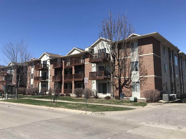 454 West Side Dr, Iowa City, IA 52246