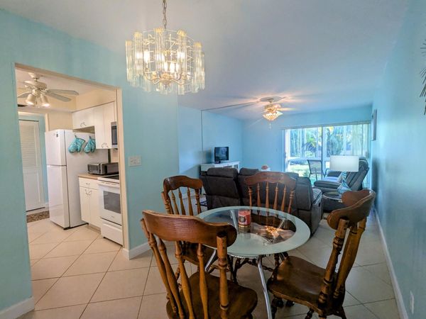 23 Golfs Edge A, West Palm Beach, FL 33417