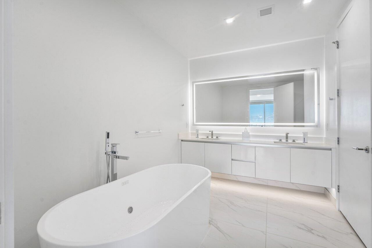 220 Lake Shore Drive, Unit 2109, Lake Park, FL 33403 Photo