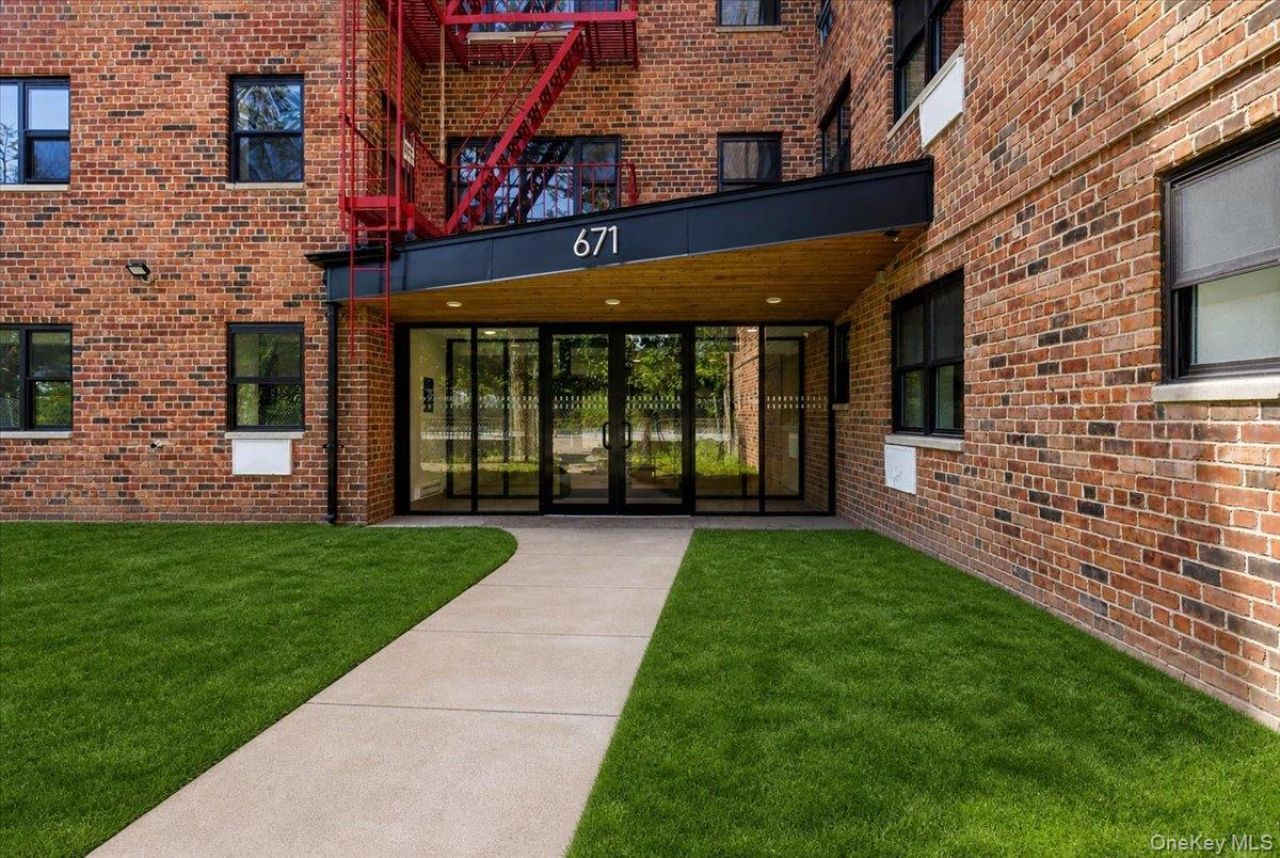 671 Bronx River Road, Unit 2f, Yonkers, NY 10704 Main Photo