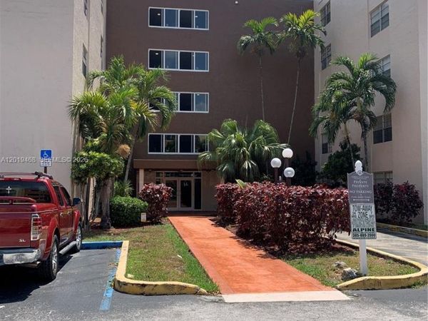 6950 Miami Gardens Dr , Unit 2-211, Hialeah, FL 33015