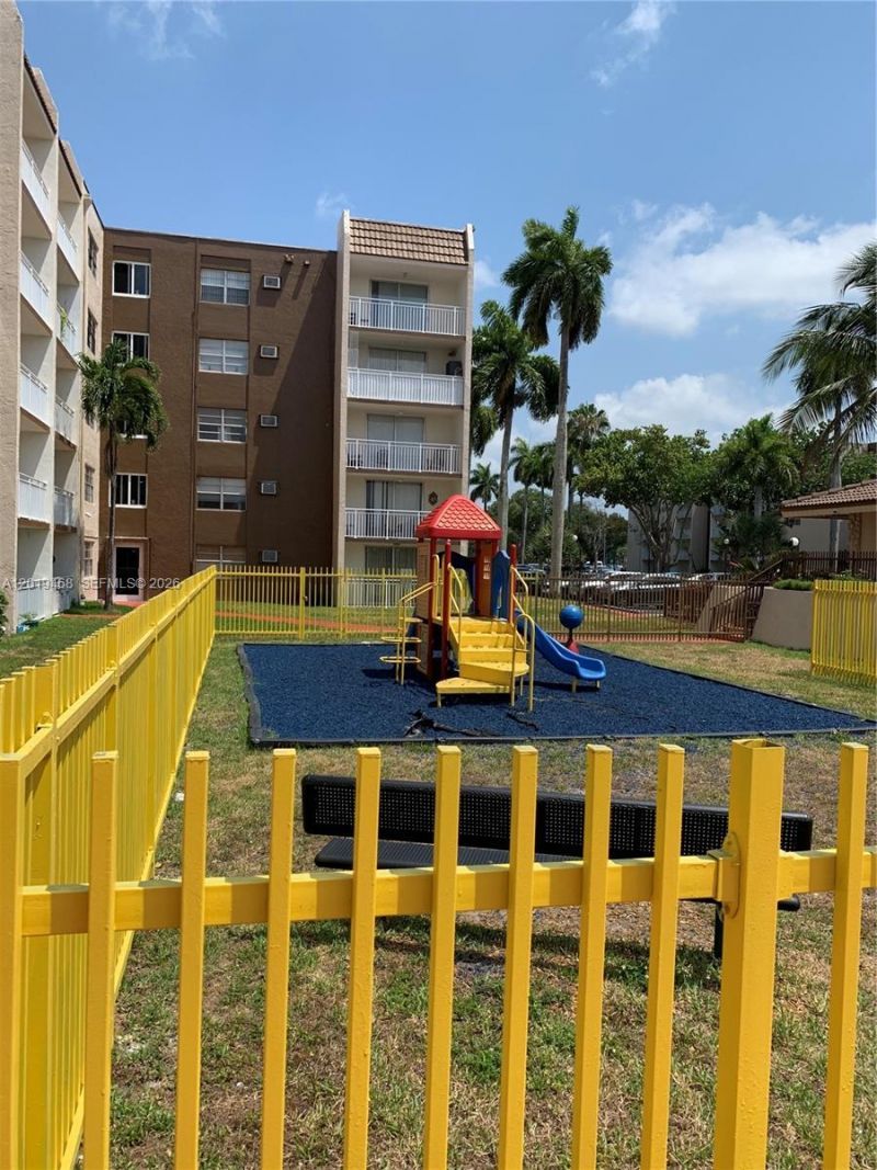 6950 Miami Gardens Dr , Unit 2-211, Hialeah, FL 33015 Photo