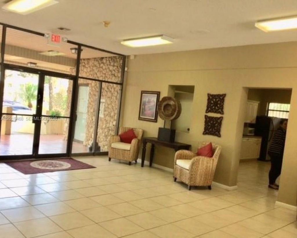 6950 Miami Gardens Dr , Unit 2-211, Hialeah, FL 33015 Photo