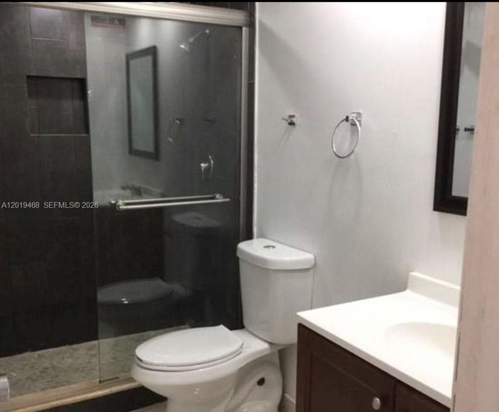 6950 Miami Gardens Dr , Unit 2-211, Hialeah, FL 33015 Photo