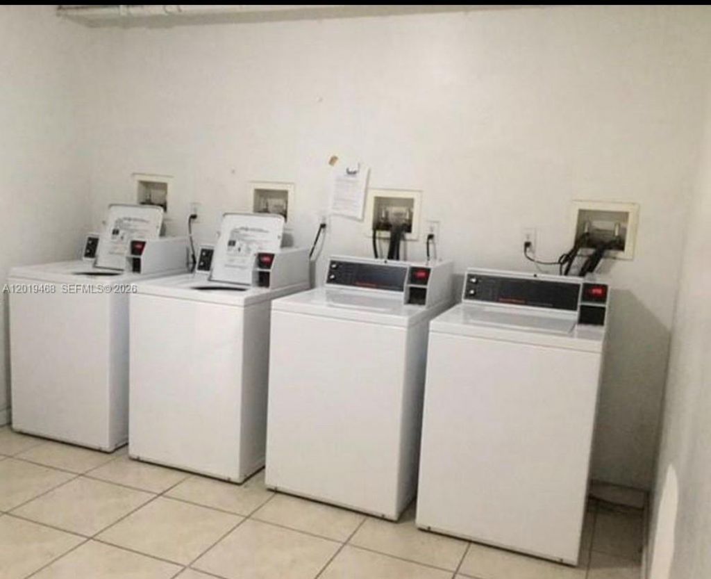 6950 Miami Gardens Dr , Unit 2-211, Hialeah, FL 33015 Photo