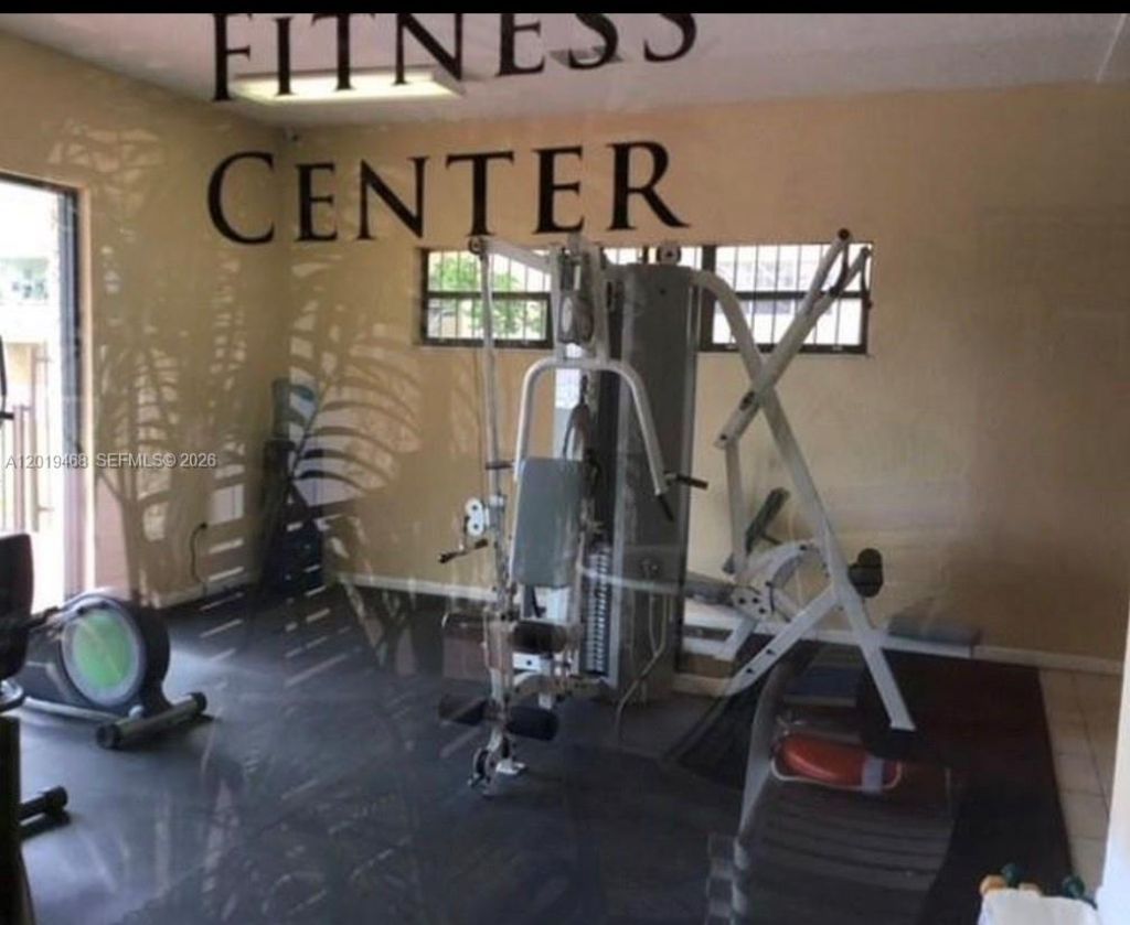 6950 Miami Gardens Dr , Unit 2-211, Hialeah, FL 33015 Photo