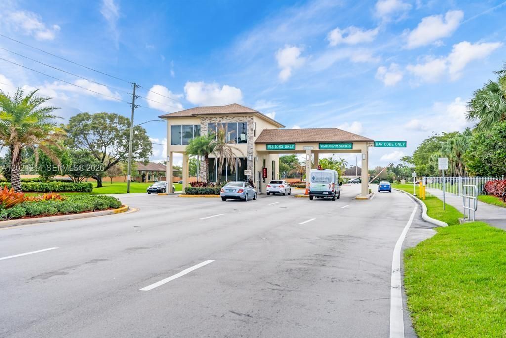 300 SW 130th Ter , Unit 110B, Pembroke Pines, FL 33027 Photo