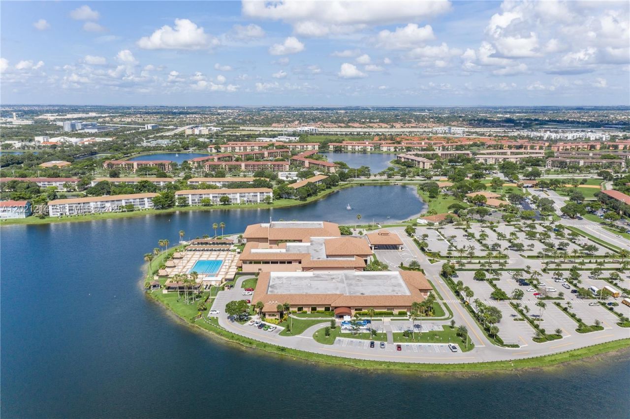 300 SW 130th Ter , Unit 110B, Pembroke Pines, FL 33027 Photo