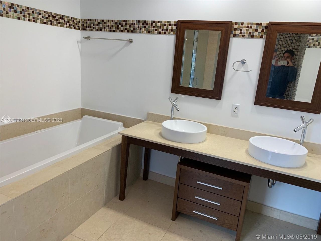475 Brickell Ave , Unit 1813, Miami, FL 33131 Photo