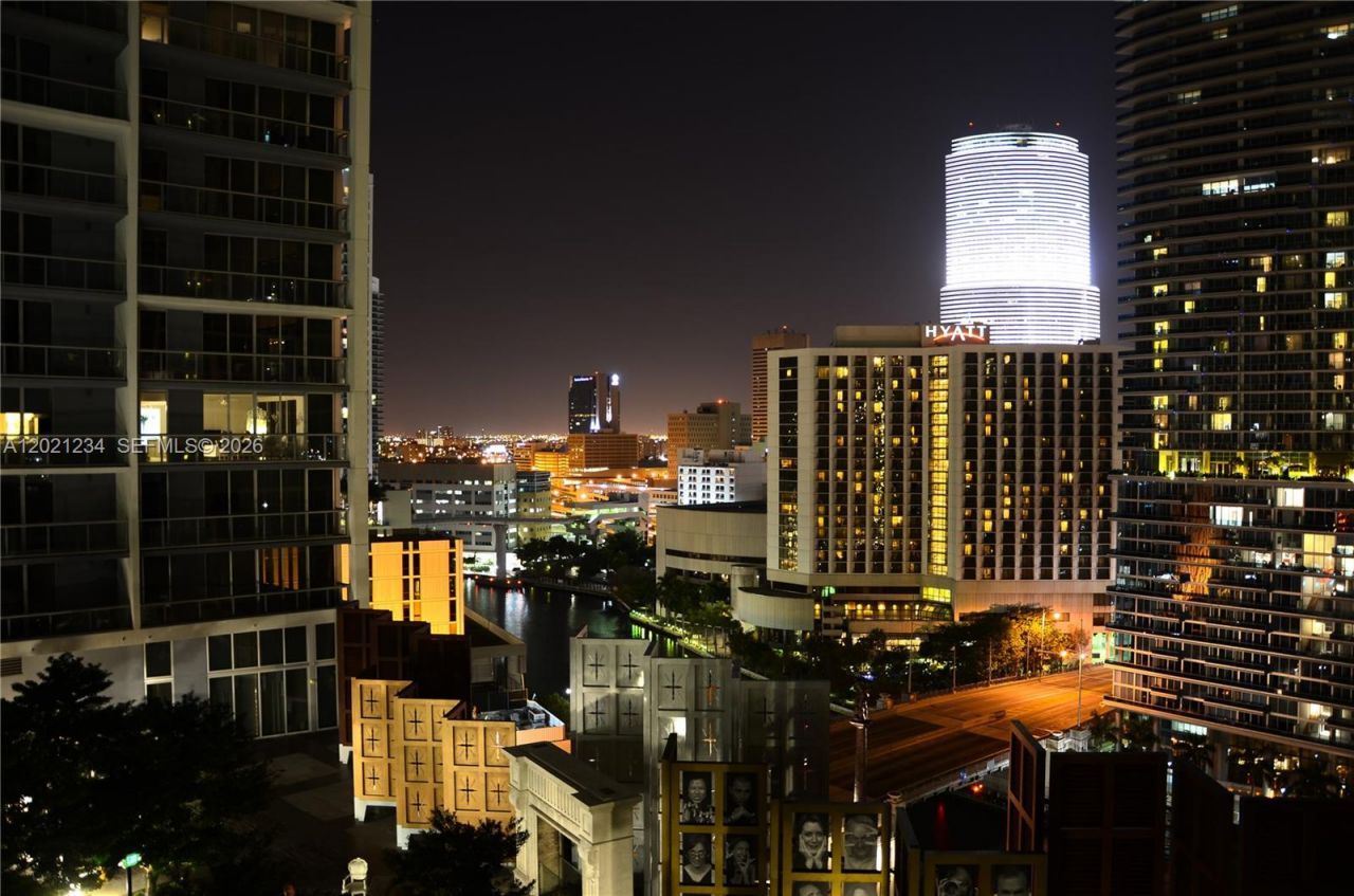 475 Brickell Ave , Unit 1813, Miami, FL 33131 Photo
