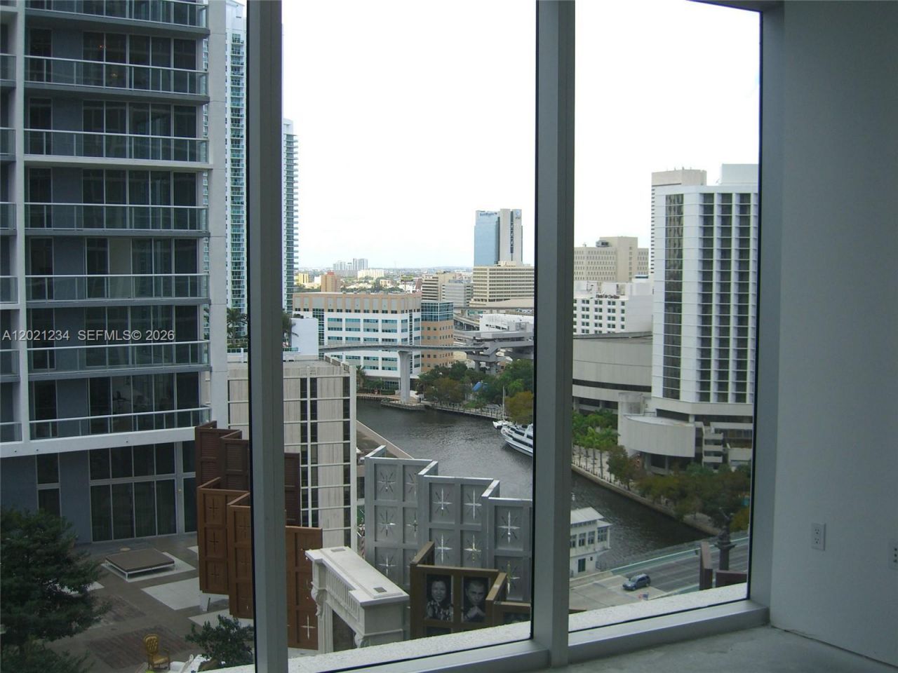 475 Brickell Ave , Unit 1813, Miami, FL 33131 Photo