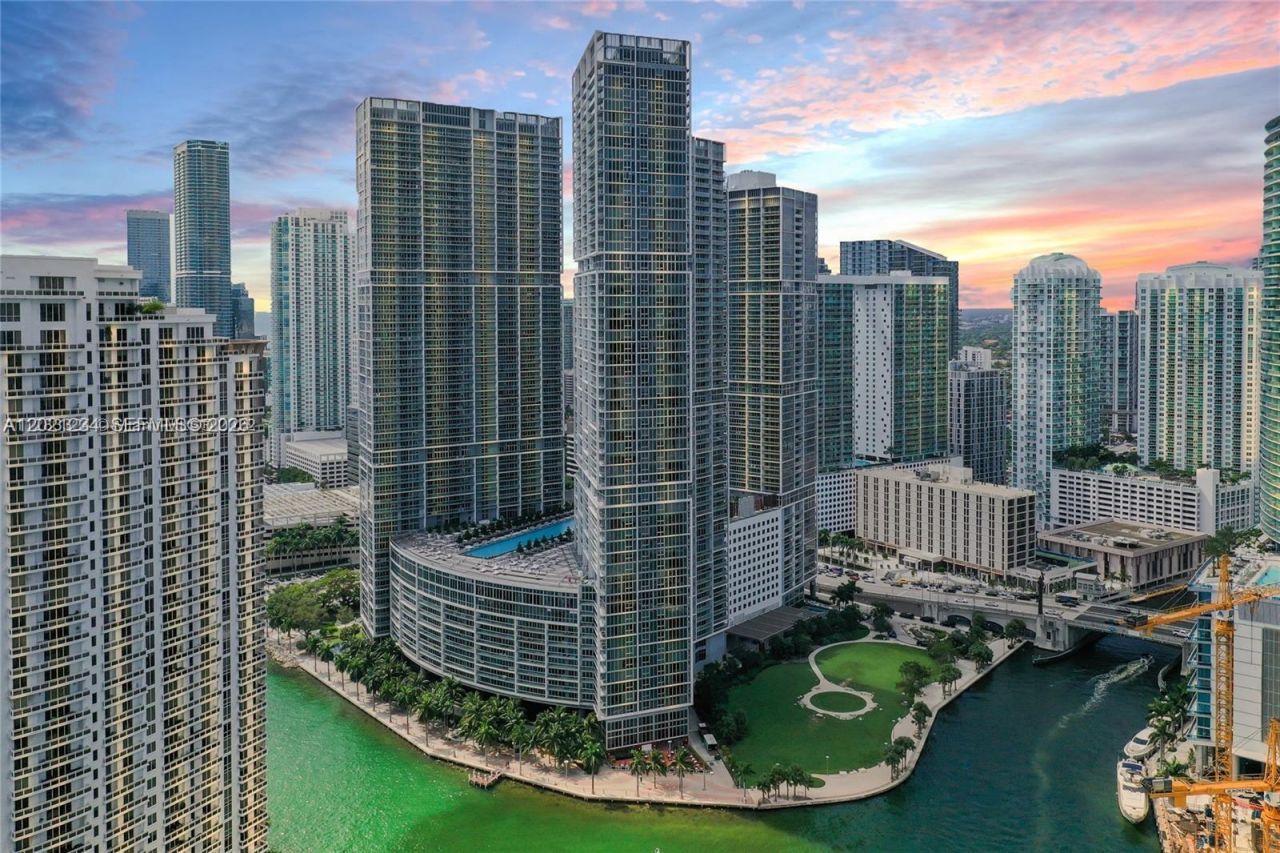 475 Brickell Ave , Unit 1813, Miami, FL 33131 Photo