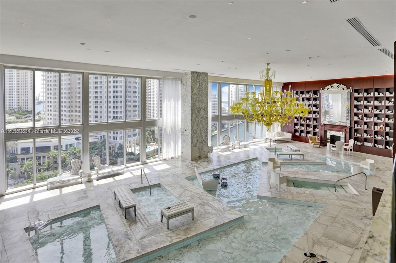 475 Brickell Ave , Unit 1813, Miami, FL 33131 Photo