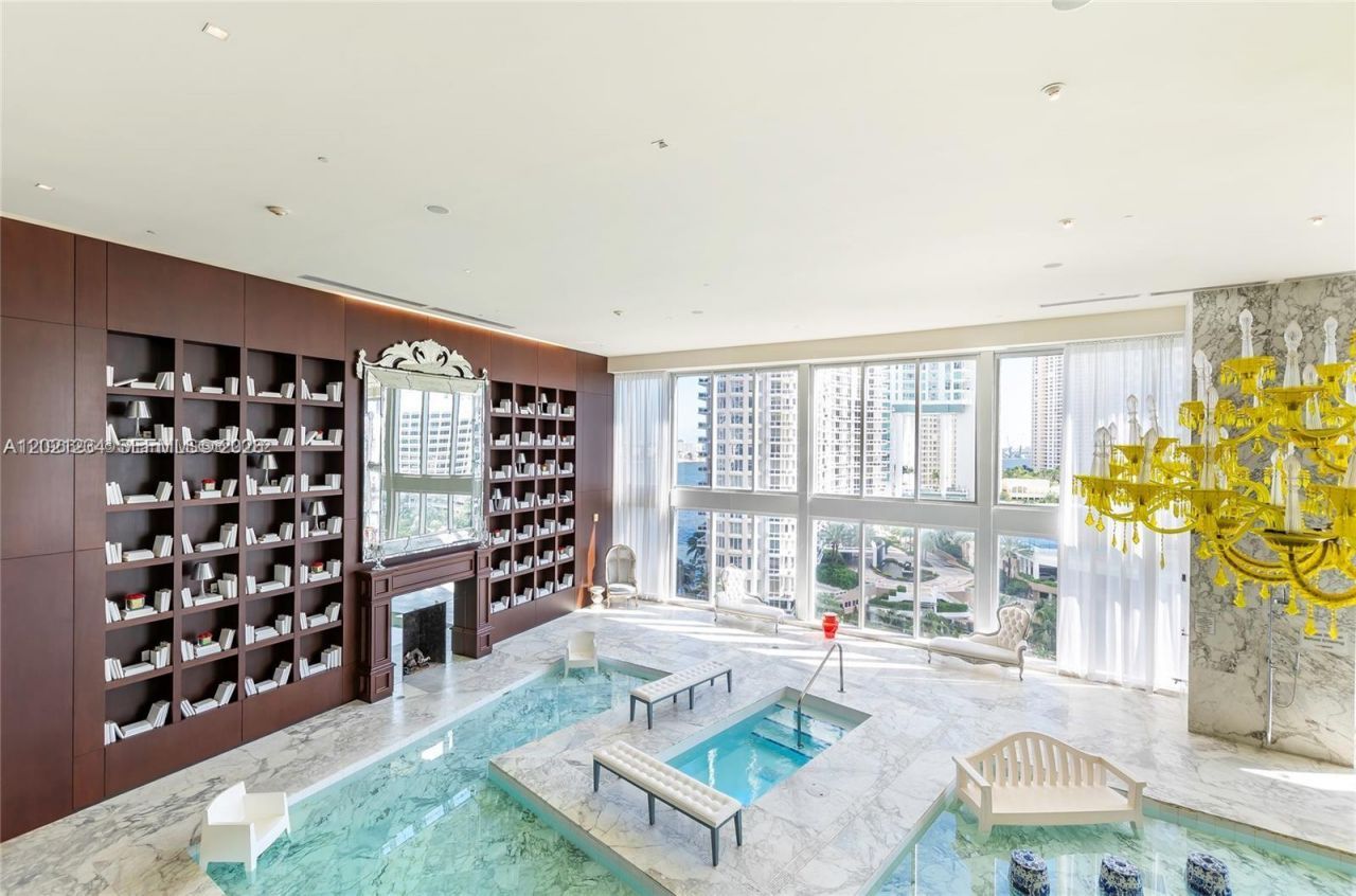 475 Brickell Ave , Unit 1813, Miami, FL 33131 Photo