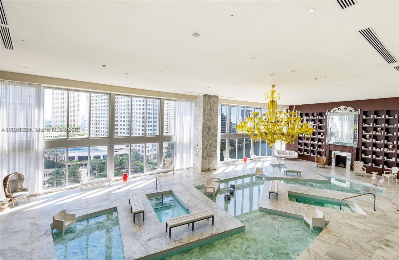 475 Brickell Ave , Unit 1813, Miami, FL 33131 Photo