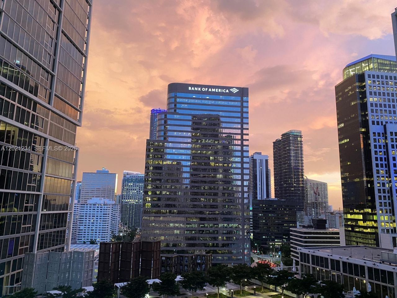 475 Brickell Ave , Unit 1813, Miami, FL 33131 Photo