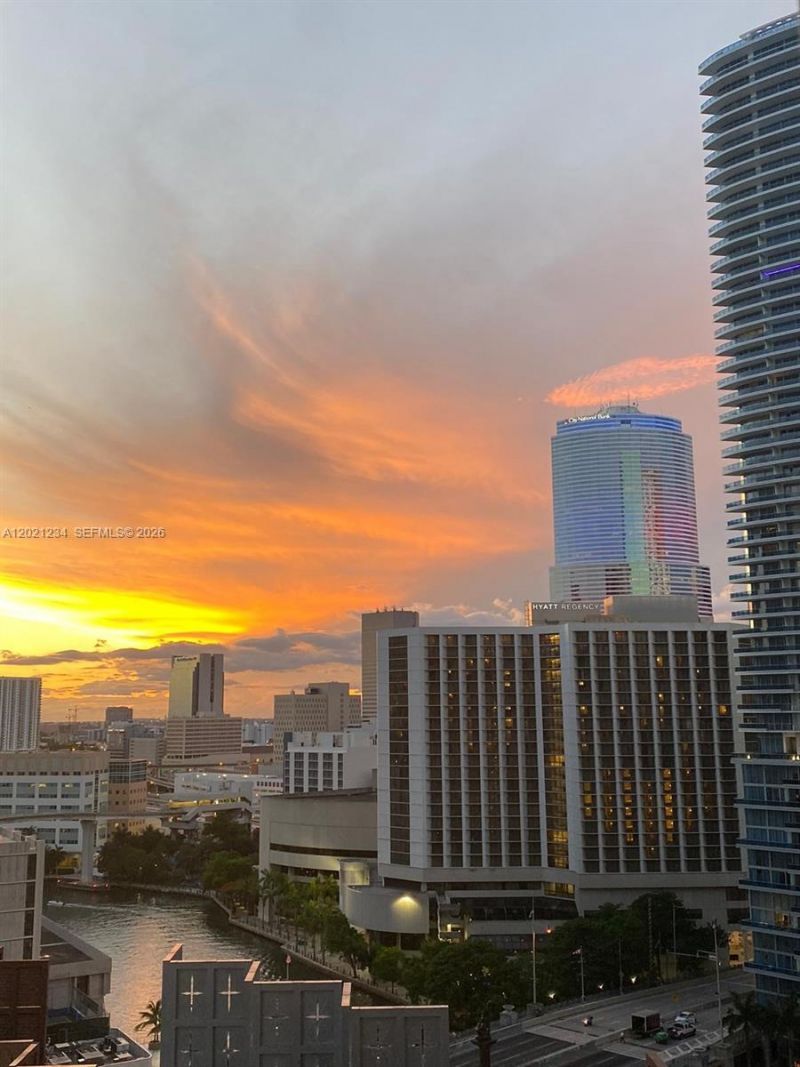 475 Brickell Ave , Unit 1813, Miami, FL 33131 Photo
