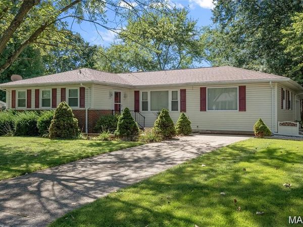 107 MARK Trail , Glen Carbon, IL 62034
