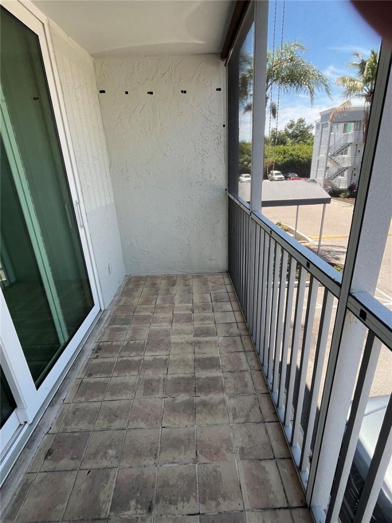 2650 Coconut Bay Ln Lane , Unit 527 (2J), Sarasota, FL 34237 Photo