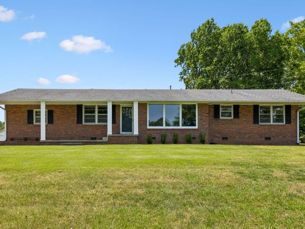 2586 Highway 48 , Clarksville, TN 37040