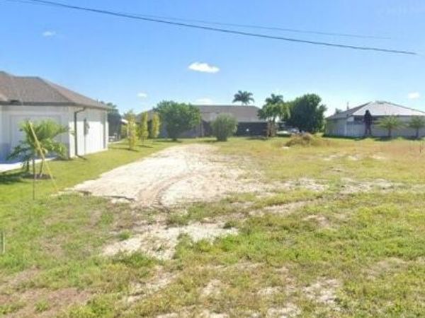813 NW 38th PL , CAPE CORAL, FL 33993