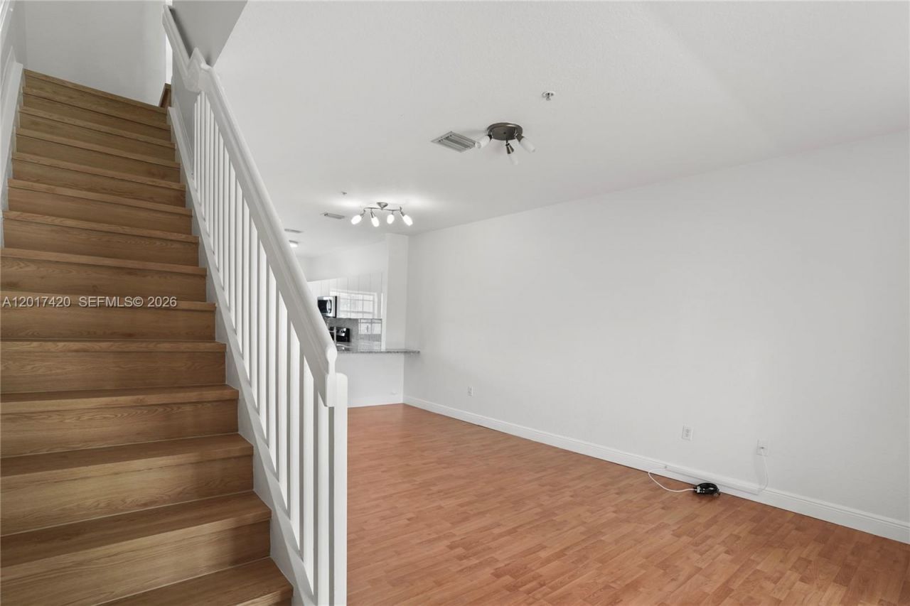 5610 NW 114th Pl , Unit 205, Doral, FL 33178 Photo