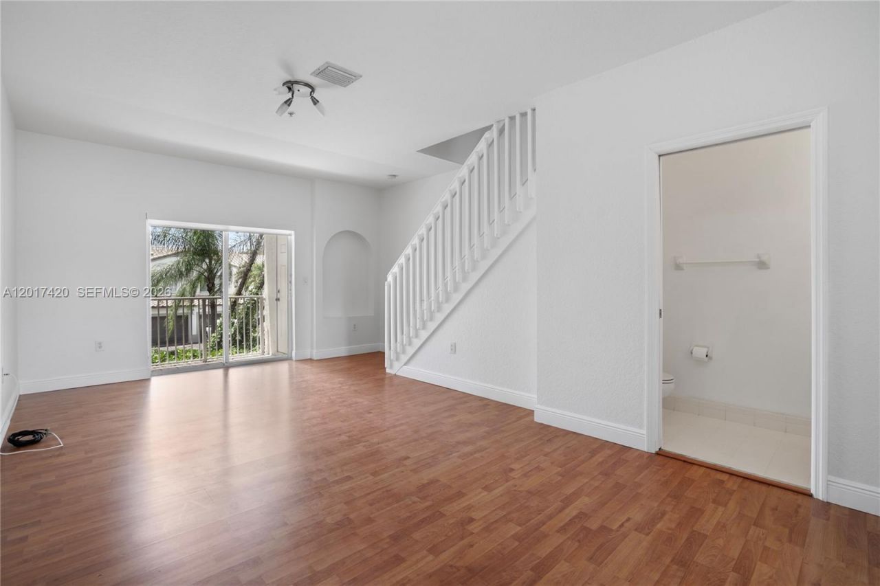 5610 NW 114th Pl , Unit 205, Doral, FL 33178 Photo