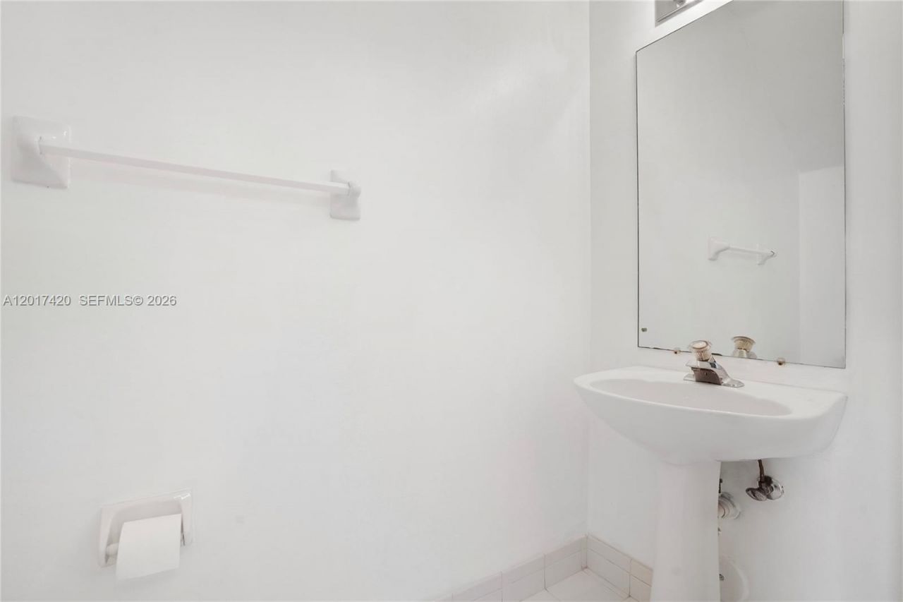 5610 NW 114th Pl , Unit 205, Doral, FL 33178 Photo