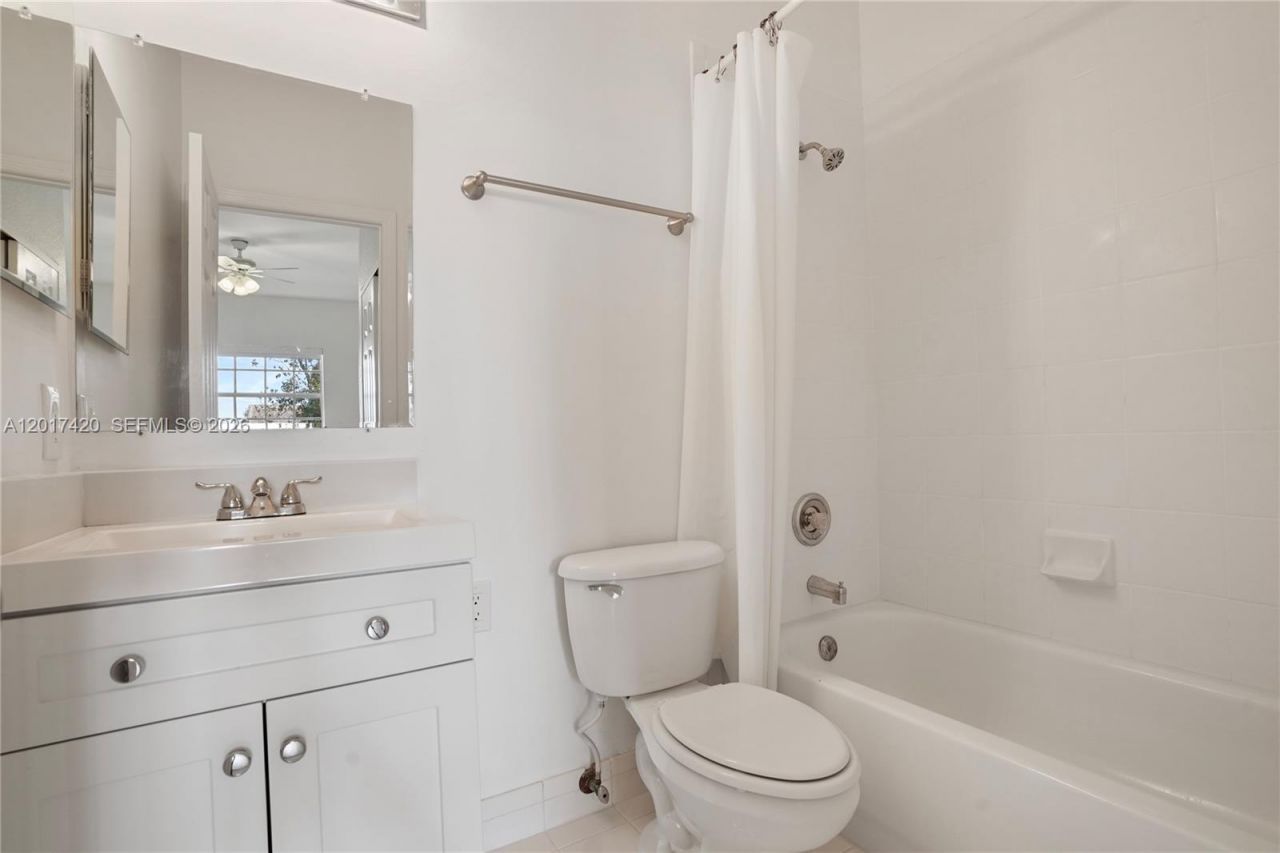 5610 NW 114th Pl , Unit 205, Doral, FL 33178 Photo