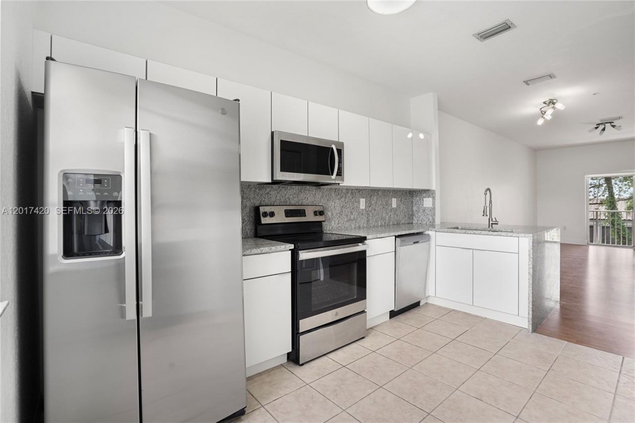 5610 NW 114th Pl , Unit 205, Doral, FL 33178 Photo
