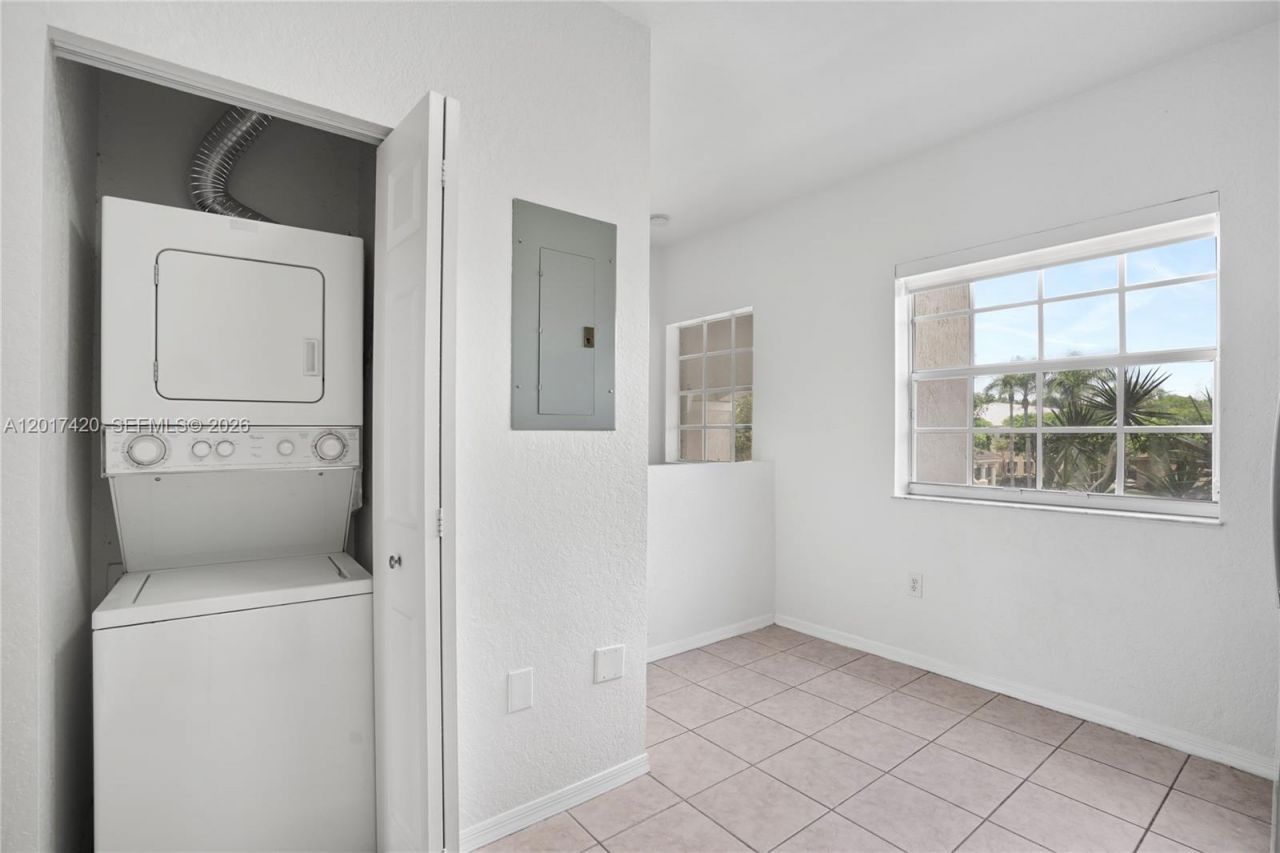 5610 NW 114th Pl , Unit 205, Doral, FL 33178 Photo
