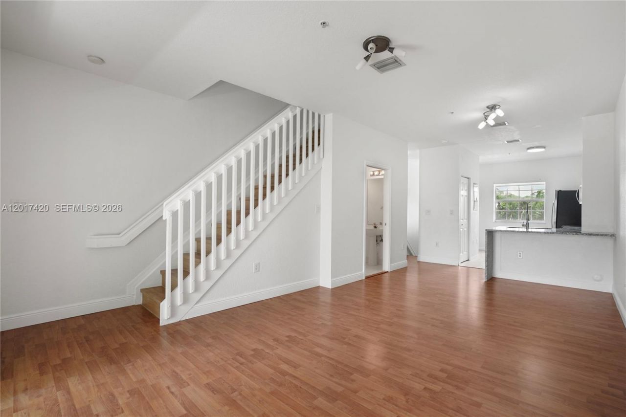 5610 NW 114th Pl , Unit 205, Doral, FL 33178 Photo