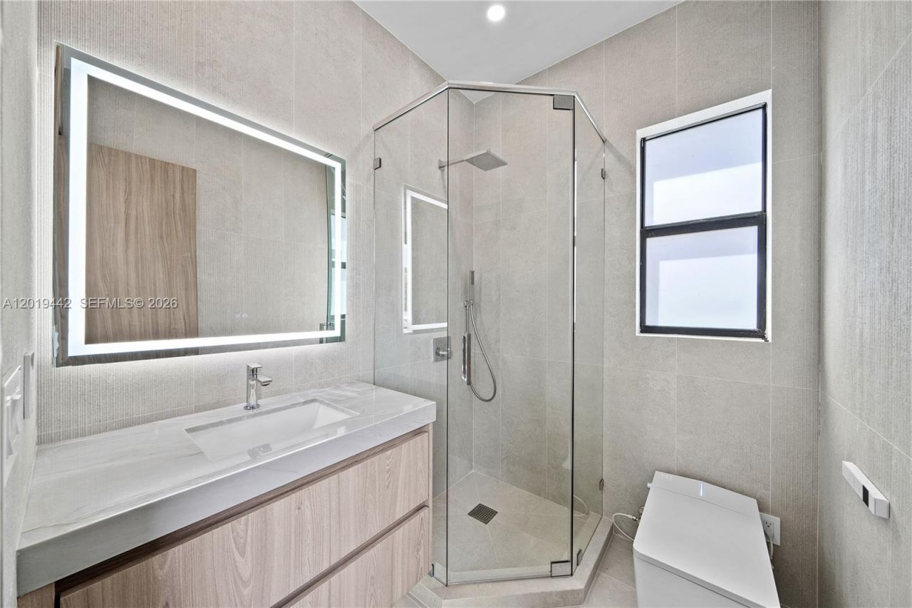 280 NW 47th St , Miami, FL 33127 Photo