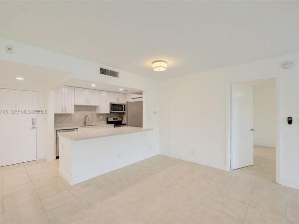 200 Lakeview Dr , Unit 211, Weston, FL 33326