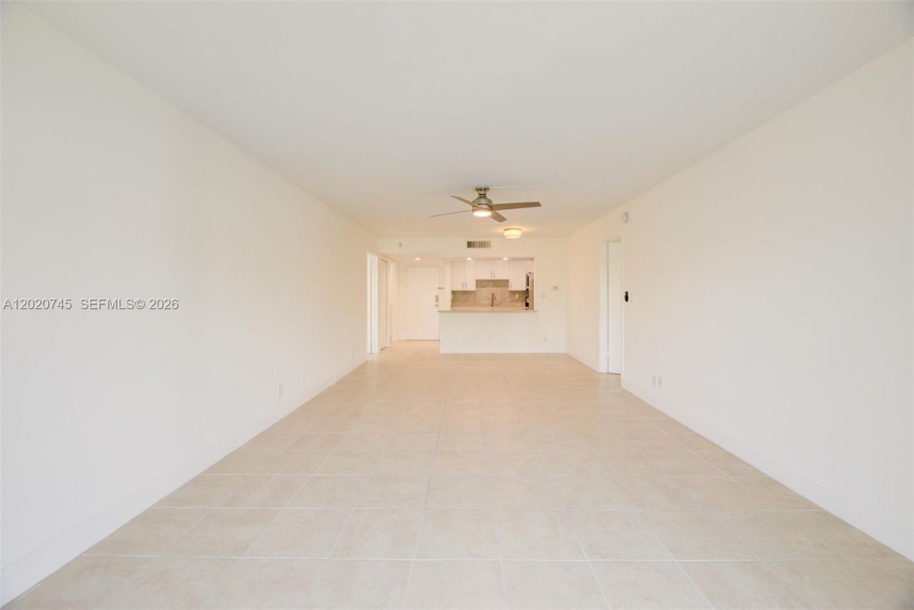 200 Lakeview Dr, Unit 211, Weston, FL 33326 Photo