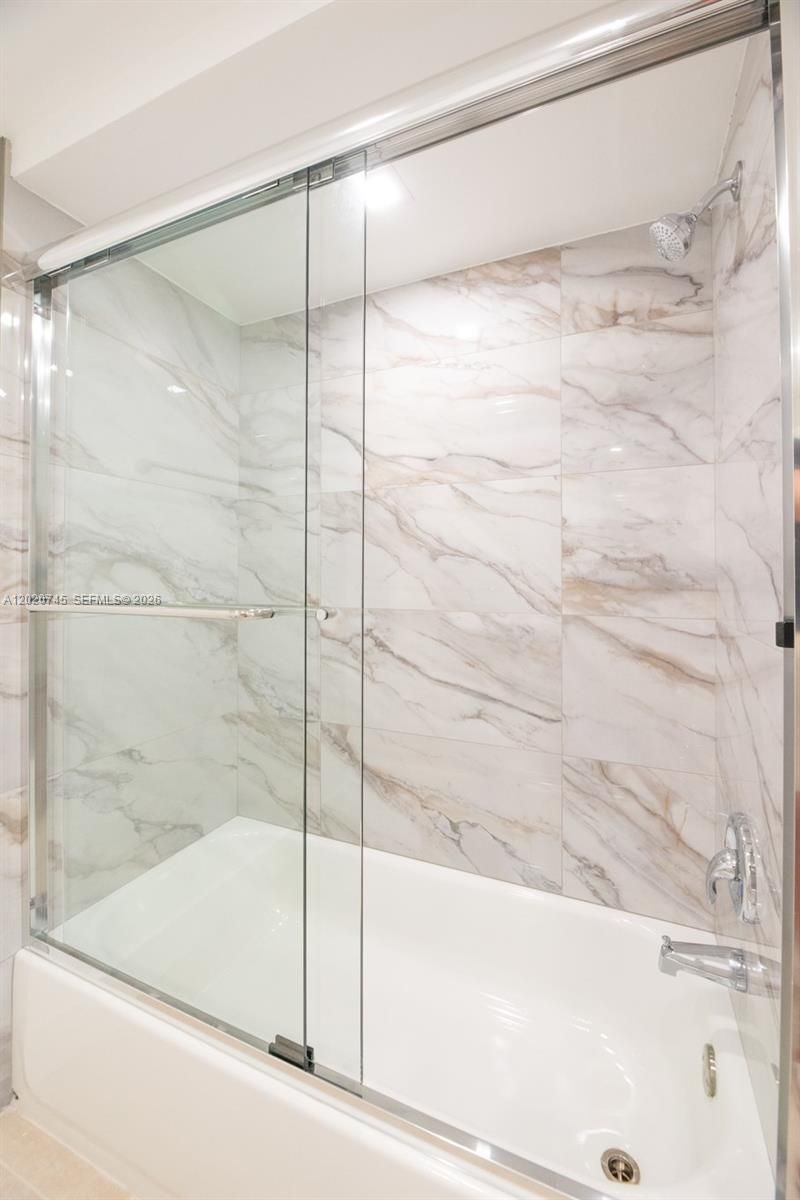 200 Lakeview Dr, Unit 211, Weston, FL 33326 Photo