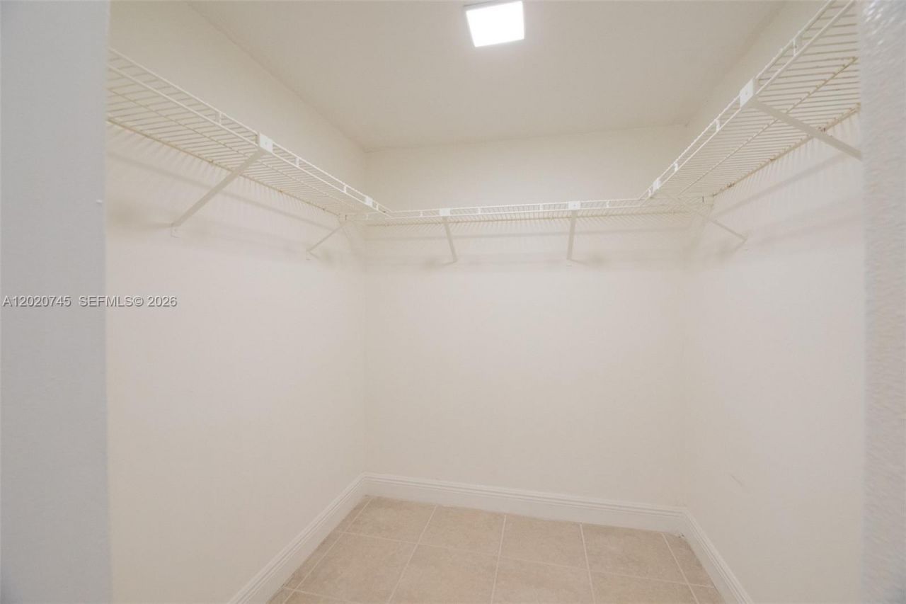 200 Lakeview Dr, Unit 211, Weston, FL 33326 Photo