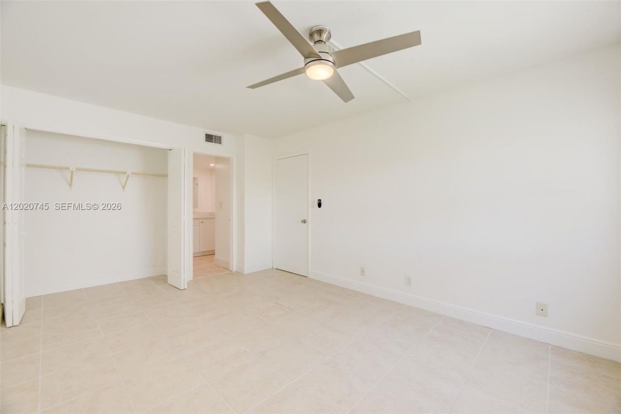 200 Lakeview Dr, Unit 211, Weston, FL 33326 Photo