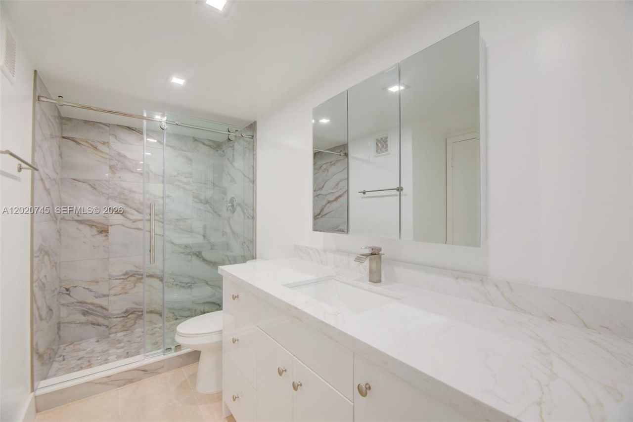 200 Lakeview Dr, Unit 211, Weston, FL 33326 Photo