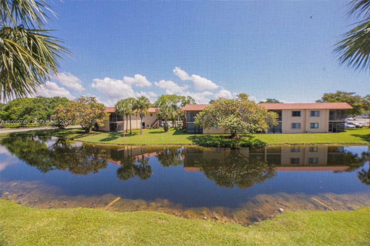 200 Lakeview Dr, Unit 211, Weston, FL 33326 Photo
