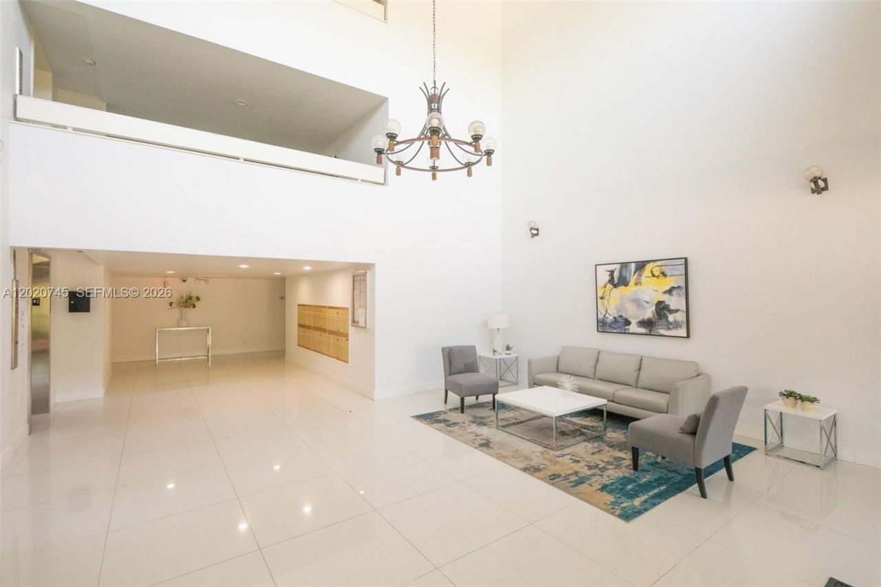 200 Lakeview Dr, Unit 211, Weston, FL 33326 Photo