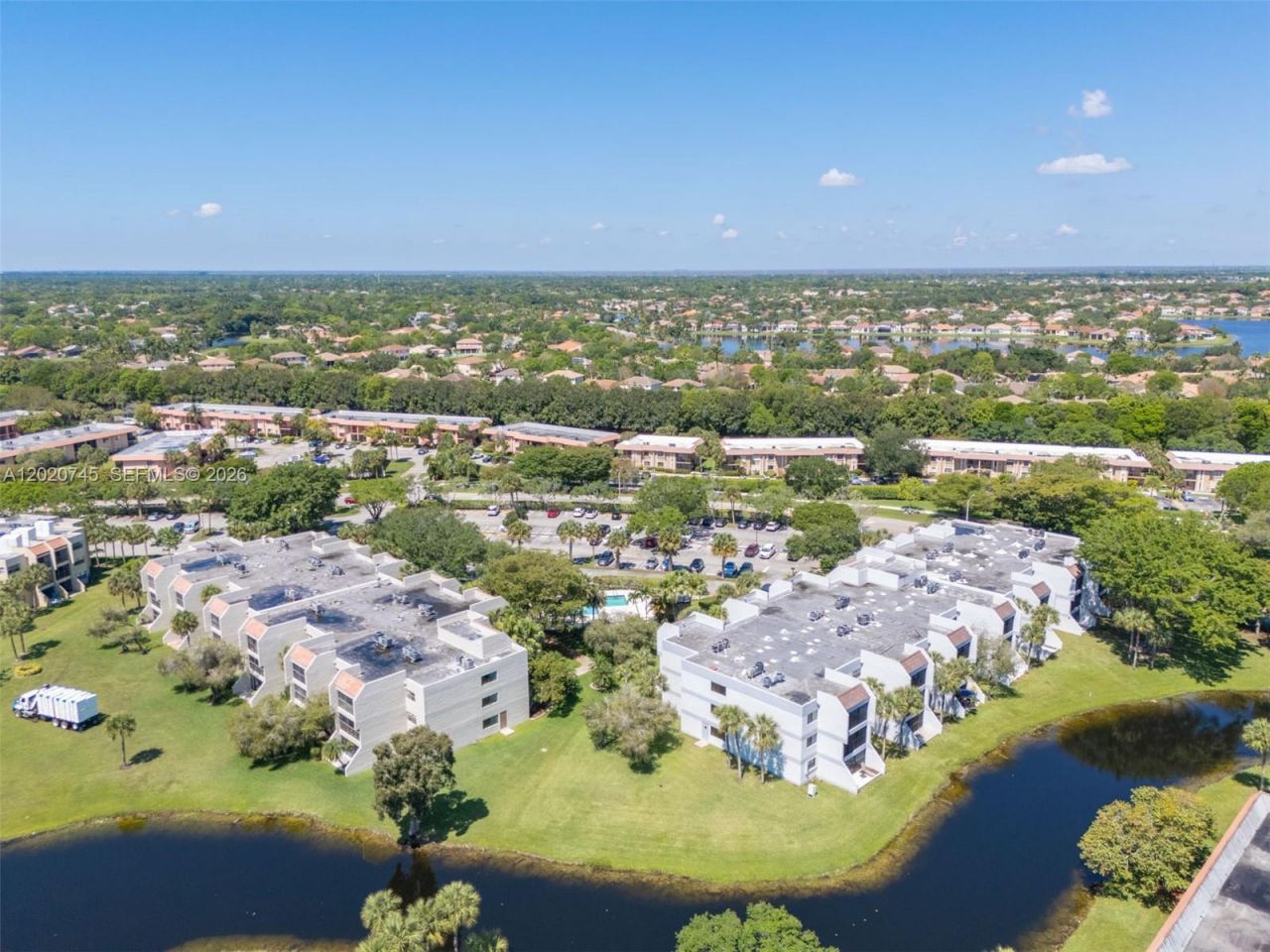 200 Lakeview Dr, Unit 211, Weston, FL 33326 Photo