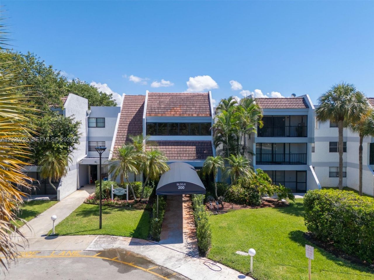 200 Lakeview Dr, Unit 211, Weston, FL 33326 Photo