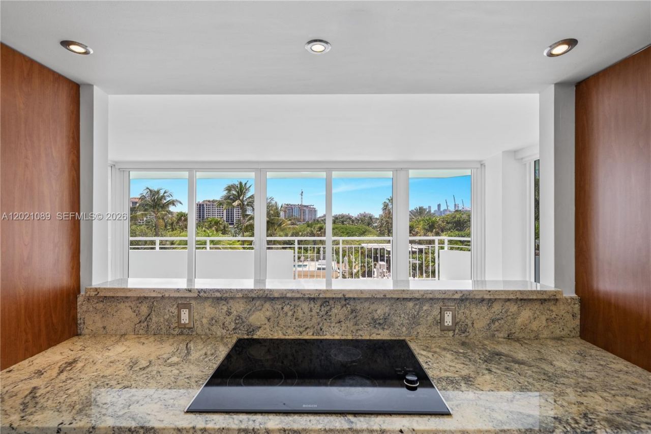 400 S Pointe Dr , Unit 409, Miami Beach, FL 33139 Photo