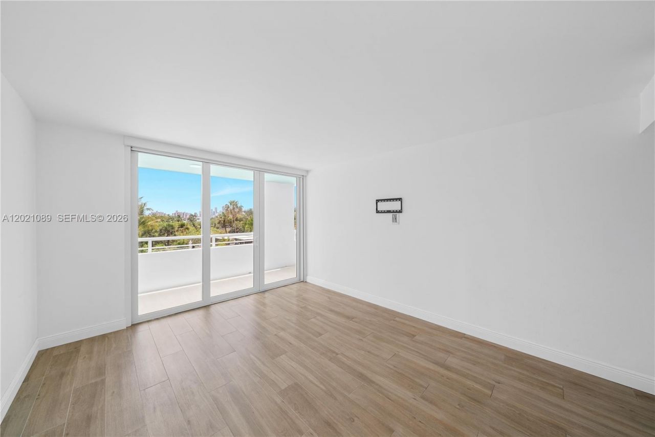 400 S Pointe Dr , Unit 409, Miami Beach, FL 33139 Photo