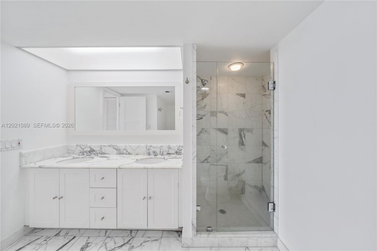 400 S Pointe Dr , Unit 409, Miami Beach, FL 33139 Photo