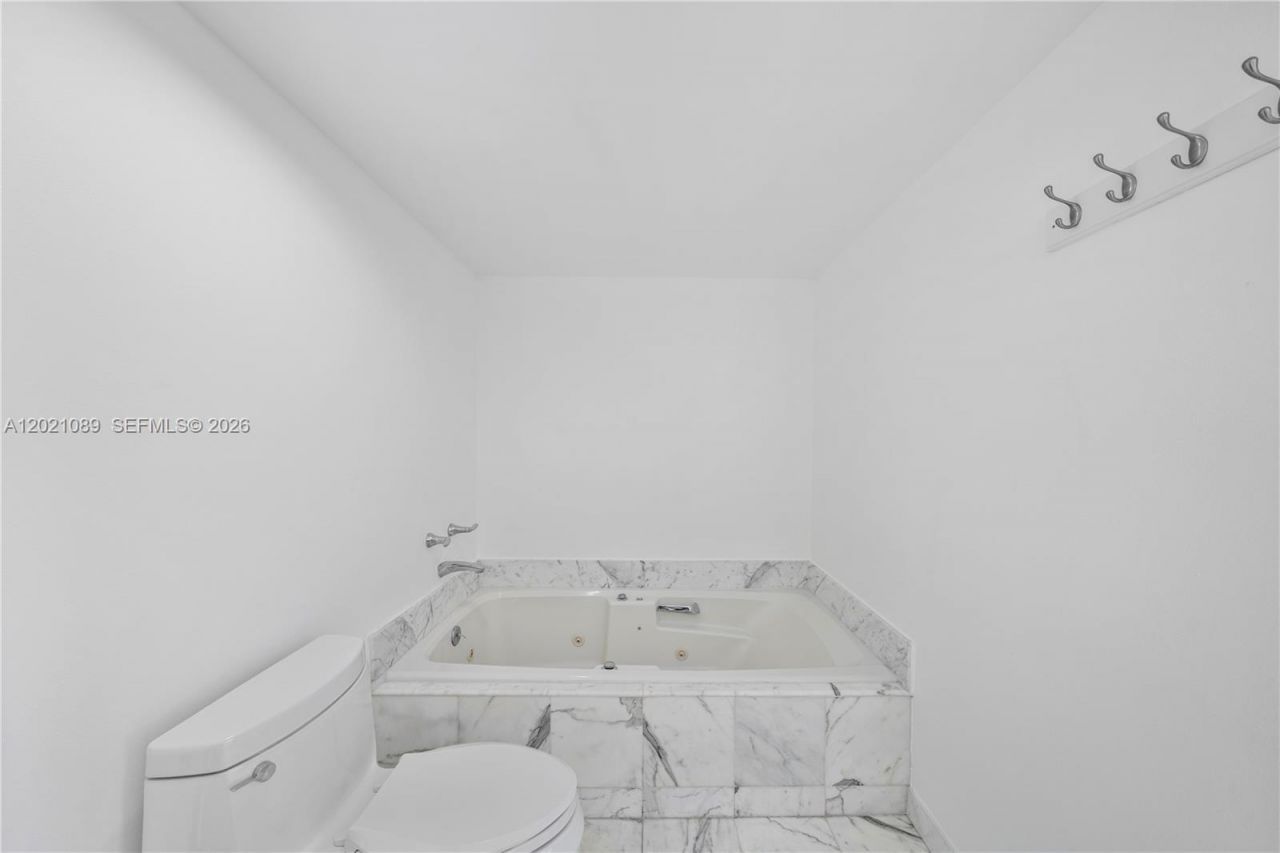 400 S Pointe Dr , Unit 409, Miami Beach, FL 33139 Photo