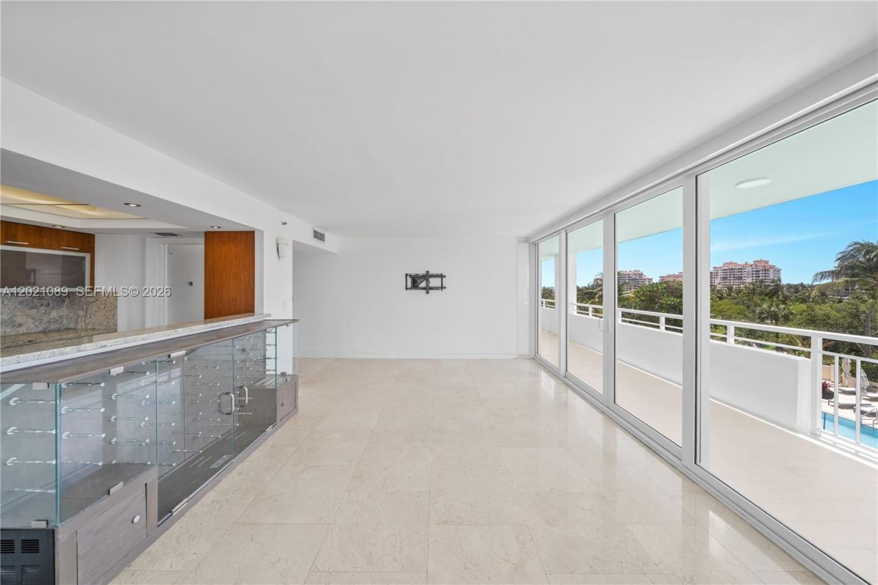 400 S Pointe Dr , Unit 409, Miami Beach, FL 33139 Photo